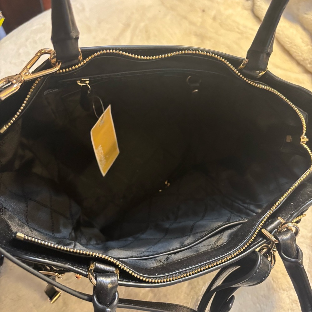 NWT Michael Kors Amelia Tote Black Luxe Leather Medium Top-Zip Crossbody FLAWED - Picture 8 of 16